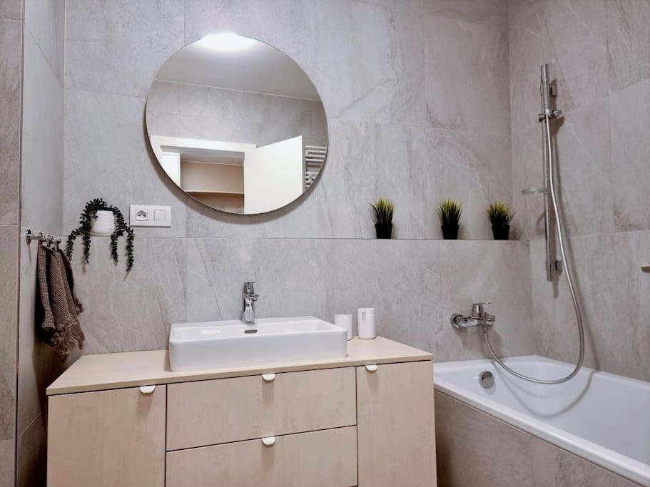 Apartment Zwirn, Free Parking, 24/7 Access Bratislava Exterior photo
